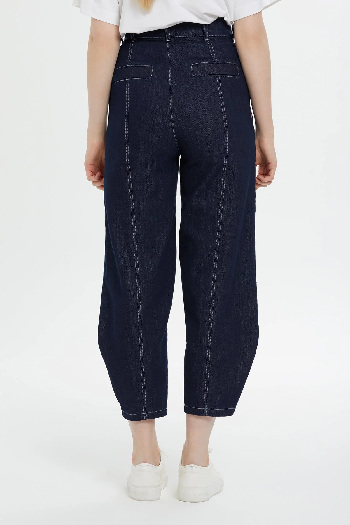 Beaded Embroidered Tapered Jeans - Image 4