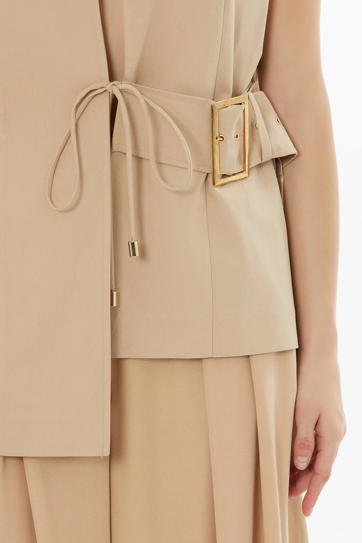 Beige Buckle Detail Vest - Image 3