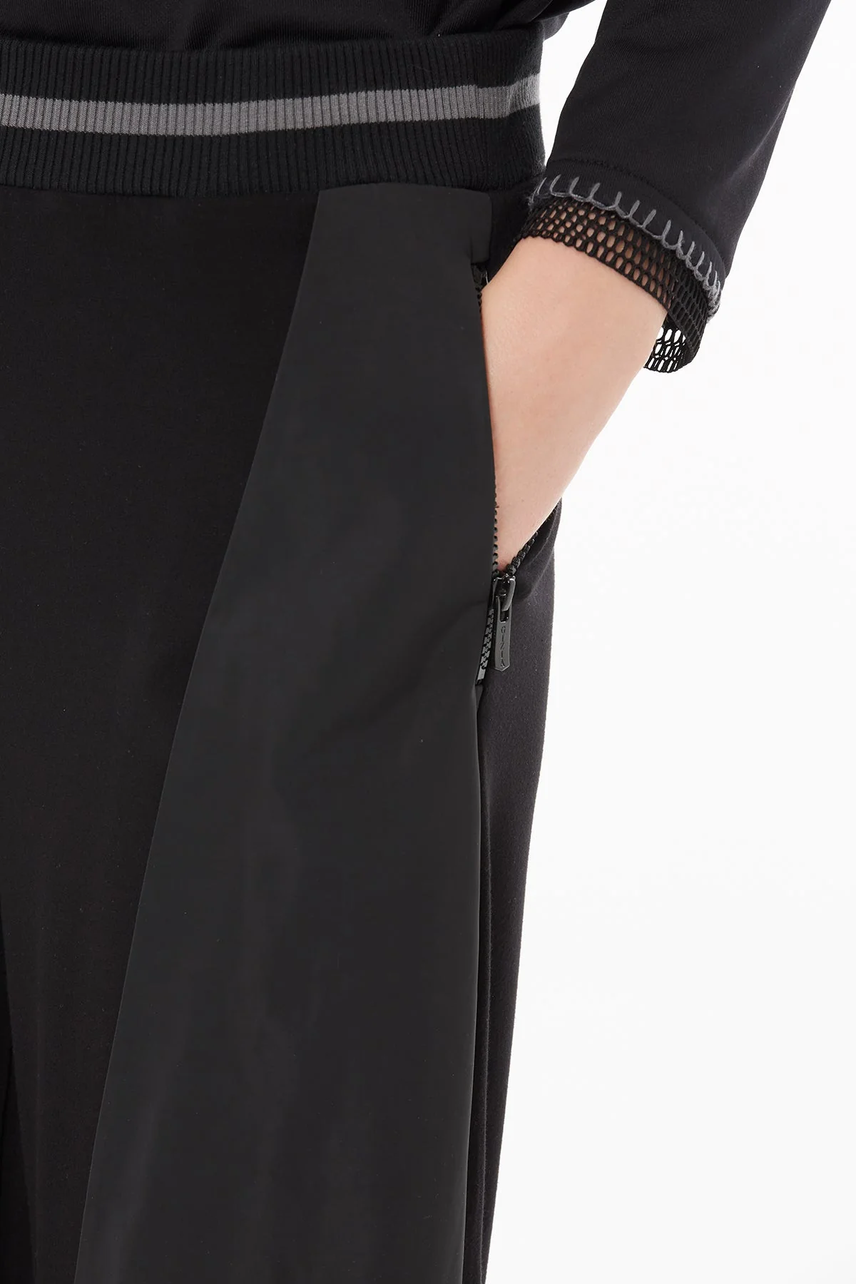 Black Ankle-Length Sweatpants - Image 4