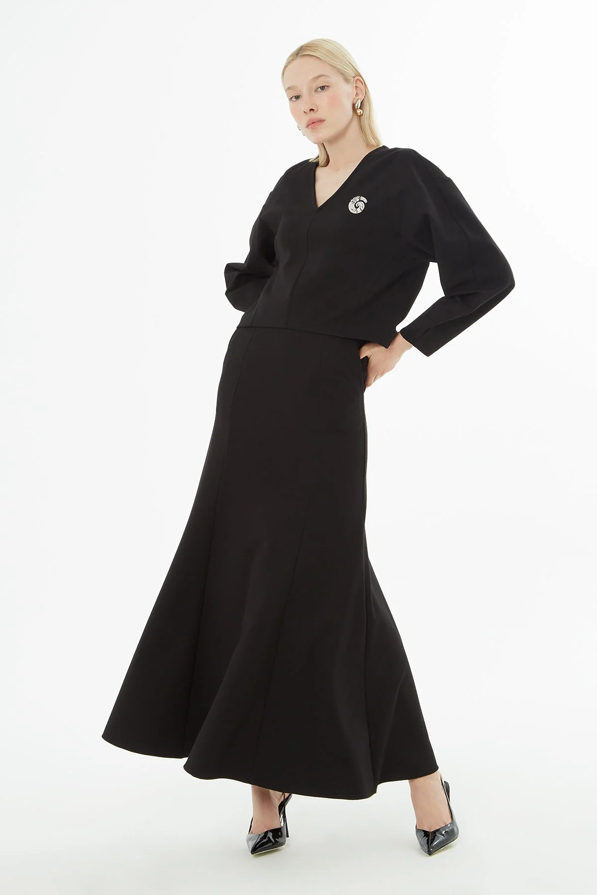 Black Brooch-Detail Set - Image 2