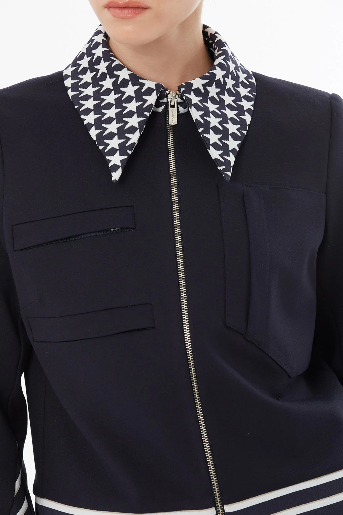 Black Jacket with Zipper Closure - Image 2