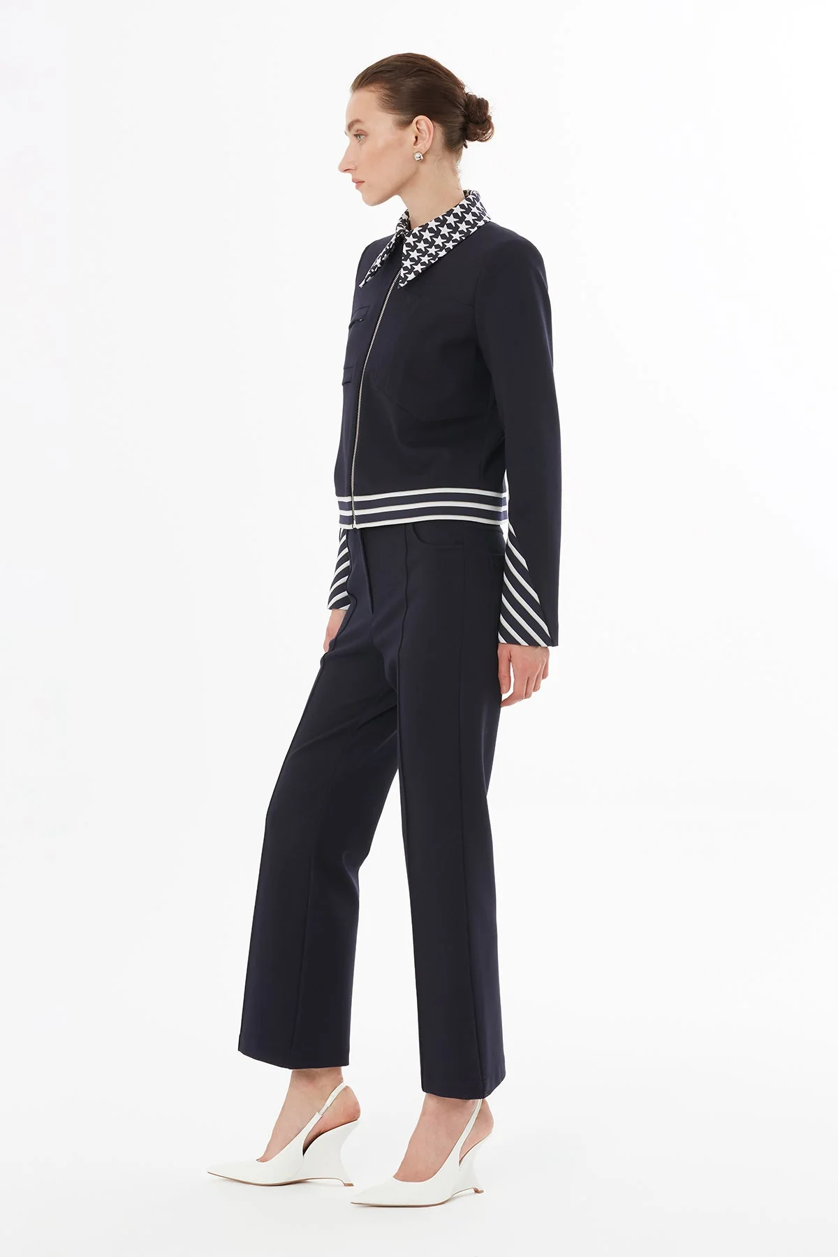 Black Jacket with Zipper Closure - Image 3