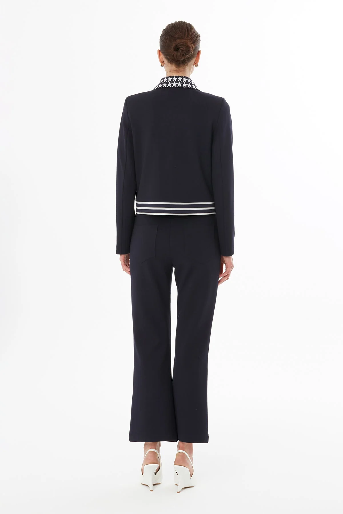 Black Jacket with Zipper Closure - Image 4