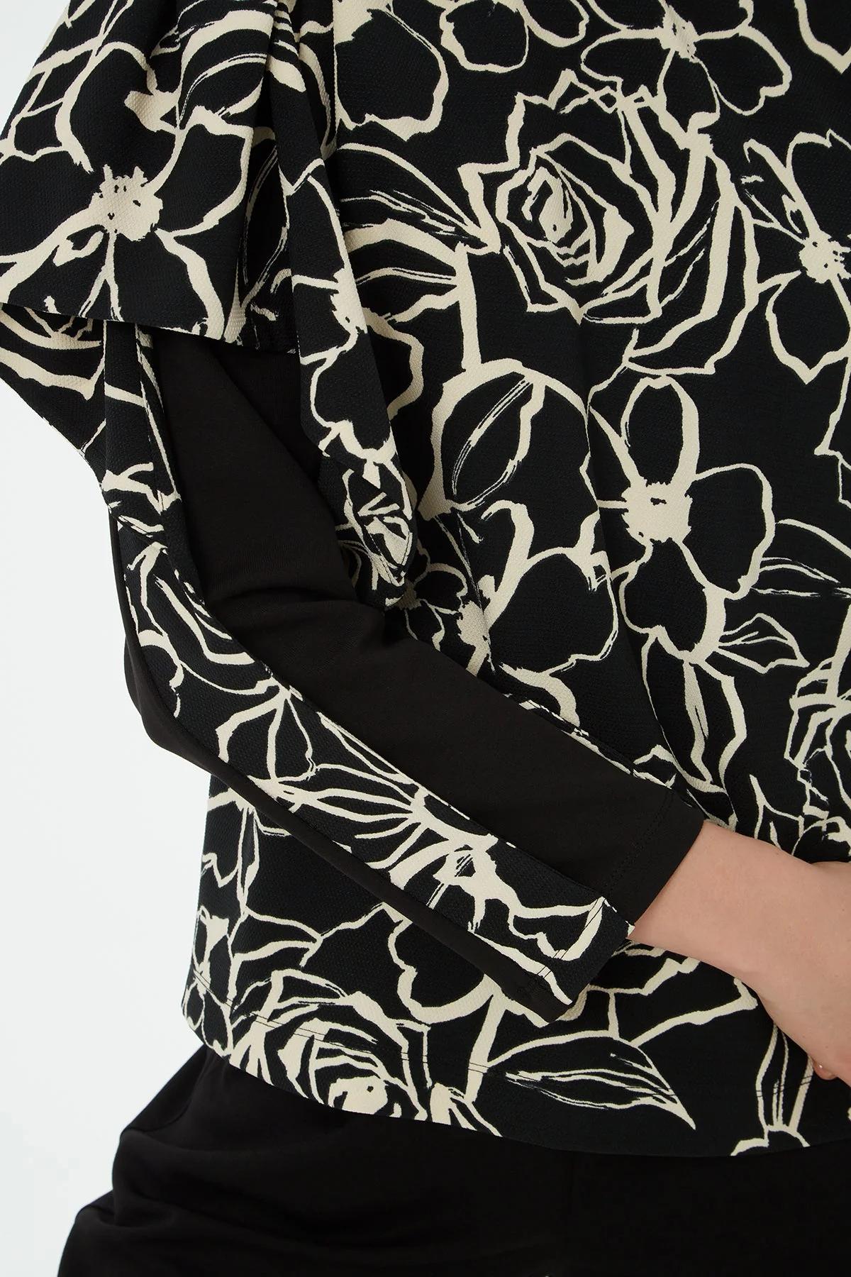Black Patterned Blouse Detail Set - Image 3