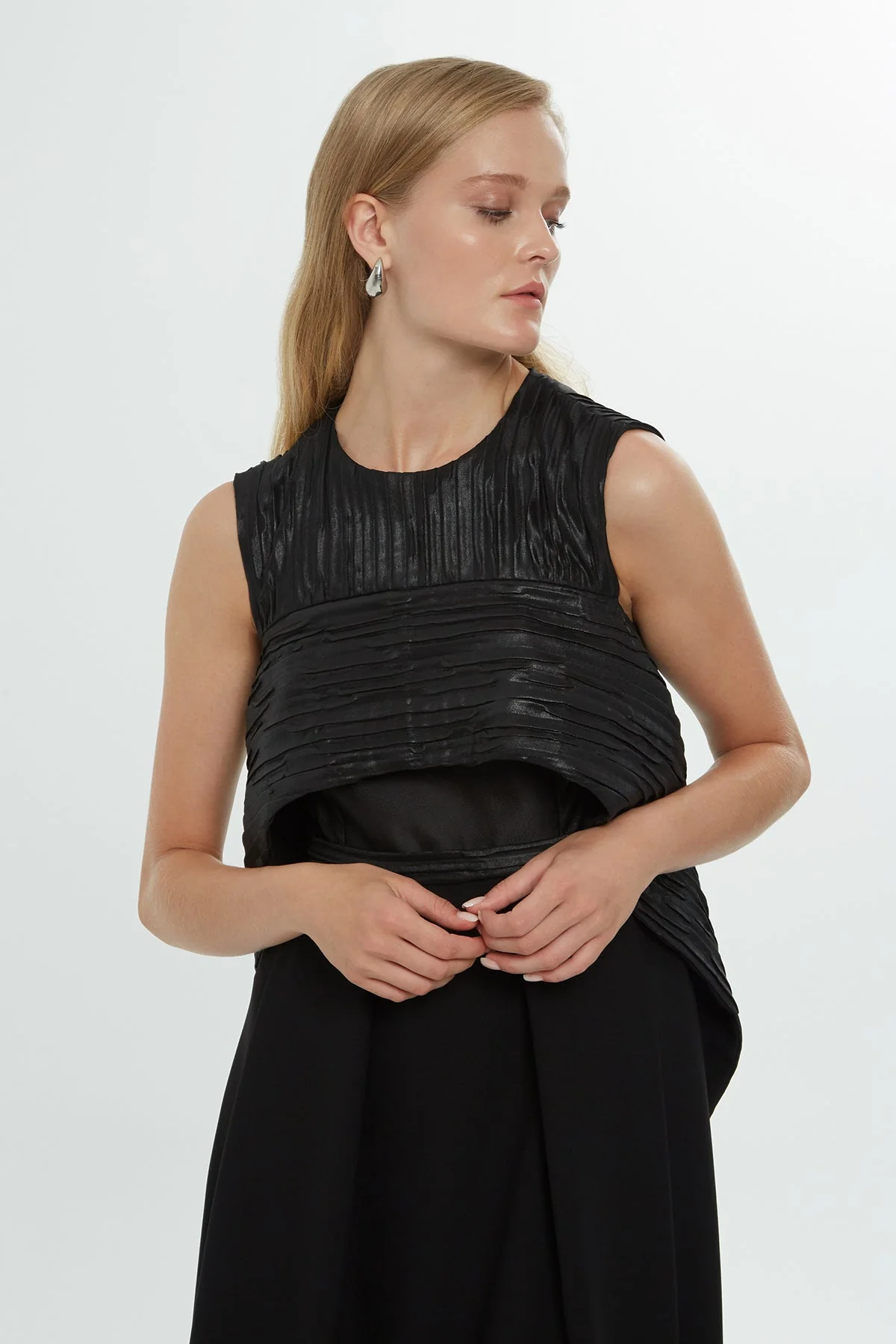 Black Round-Neck Midi Dress - Image 3