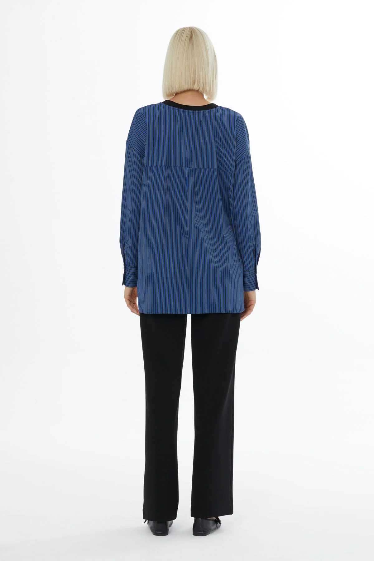 Black Tracksuit Set with Brooch Detail - Image 4