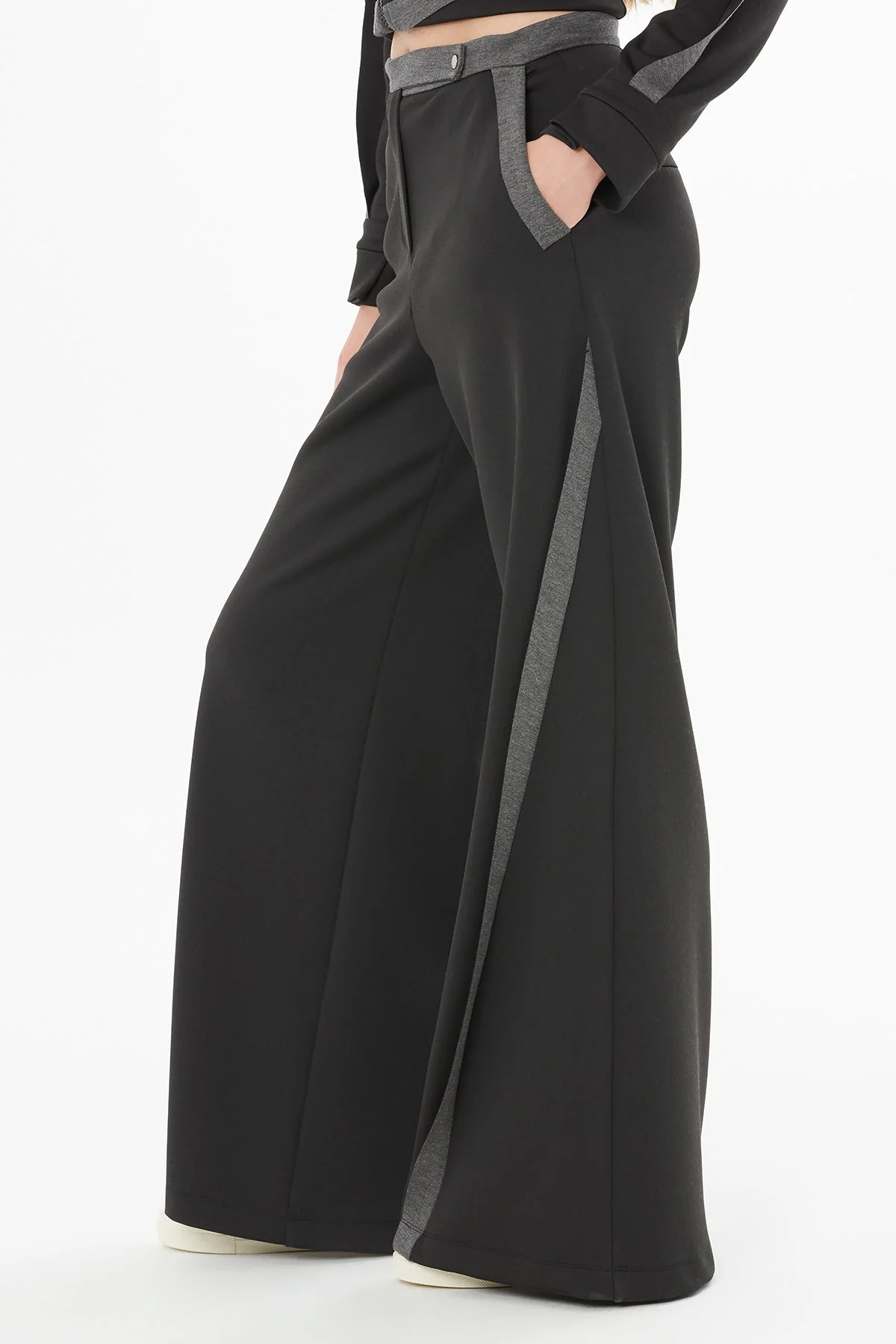 Black Wide-Leg Sweatpants - Image 3