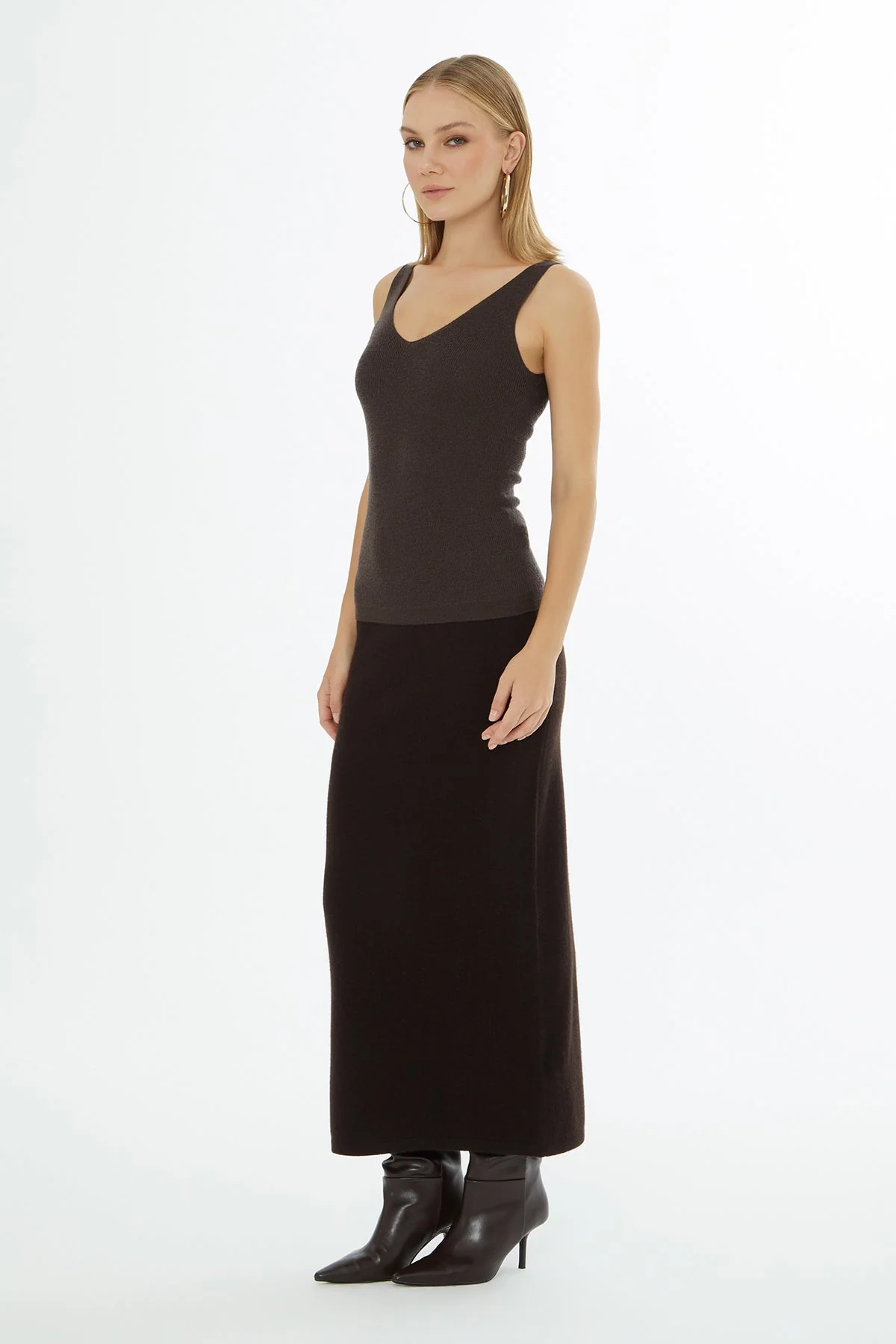 Brown V-Neck Sleeveless Blouse - Image 3