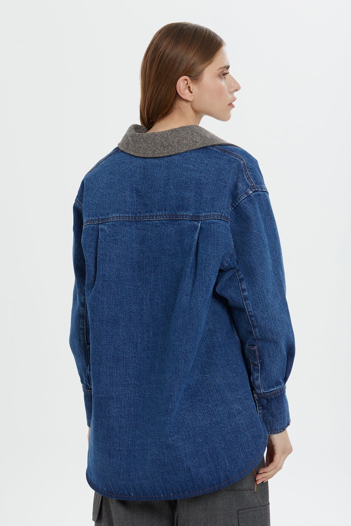 Contrast-Collar Denim Shirt - Image 5