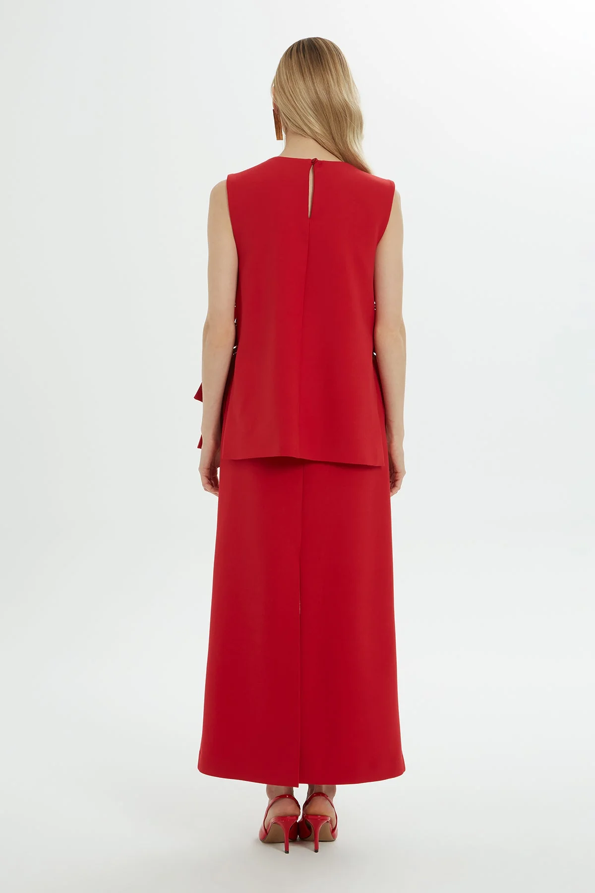 Crew-Neck Sleeveless Vest - Image 4