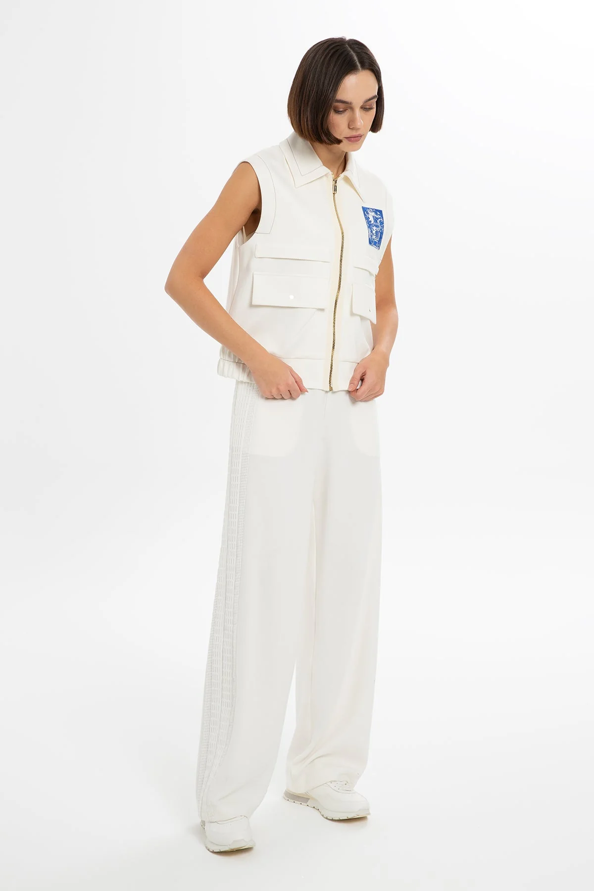 Ecru Embroidered Detail Vest - Image 3