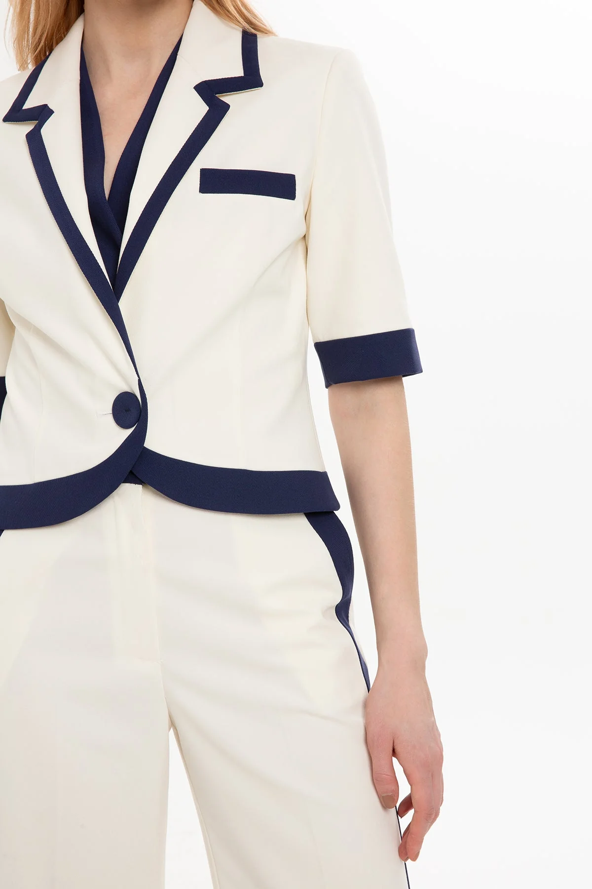 Ecru Set with Short-Sleeved Jacket - Image 2