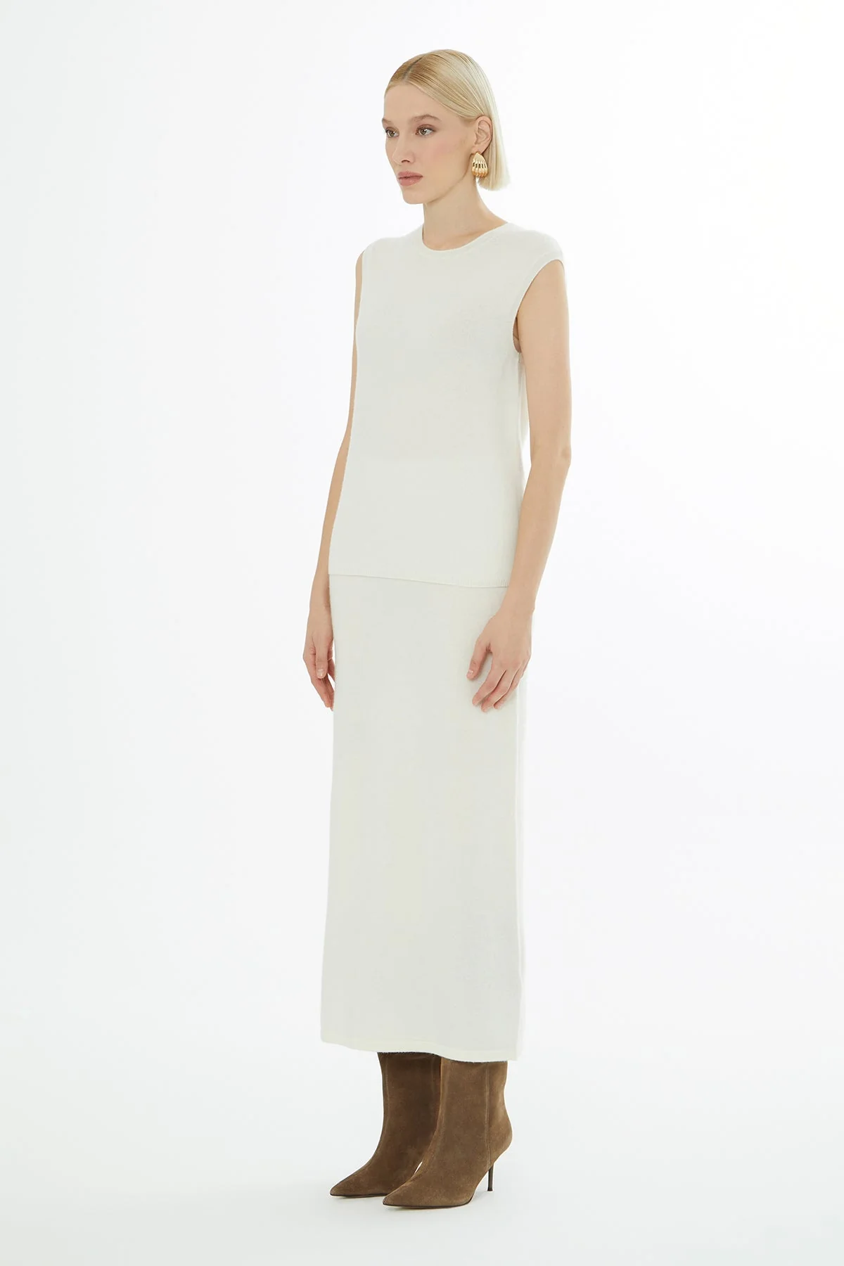 Ecru Sleeveless Round-Neck Blous - Image 4