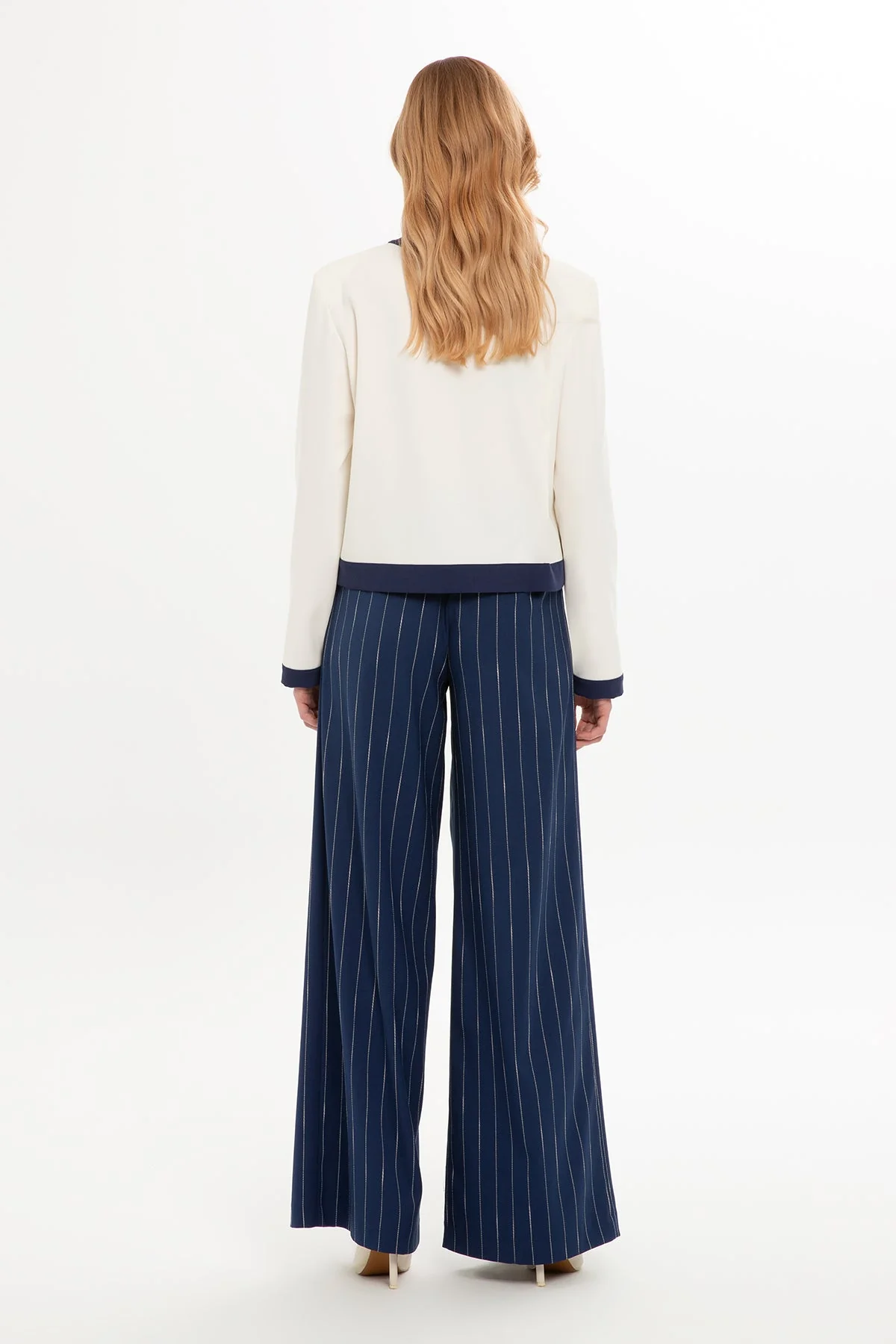 Ecru Suit with Round-Neck Jacket - Image 4