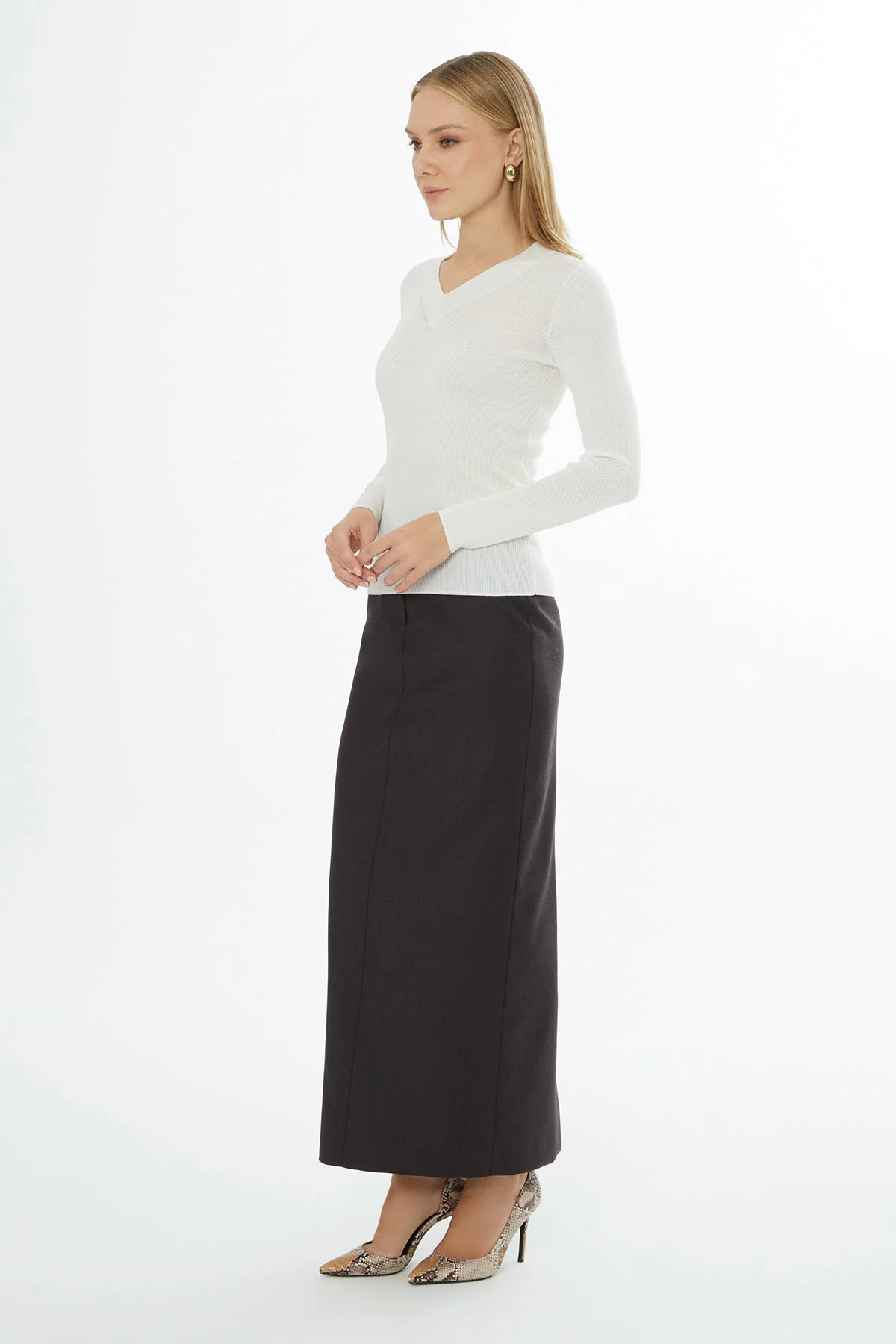 Ecru V-Neck Long-Sleeved Blouse - Image 4