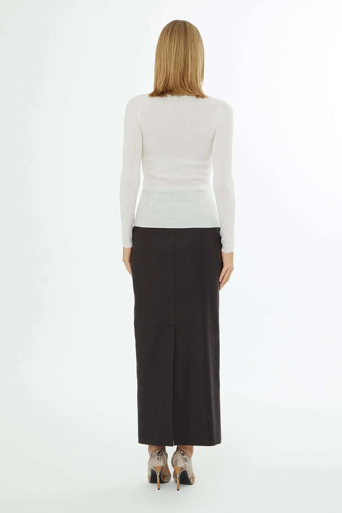 Ecru V-Neck Long-Sleeved Blouse - Image 5