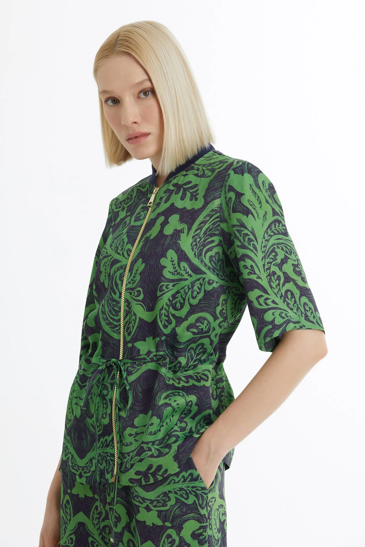 Green Patterned Blazer and Trouser Set - Image 3