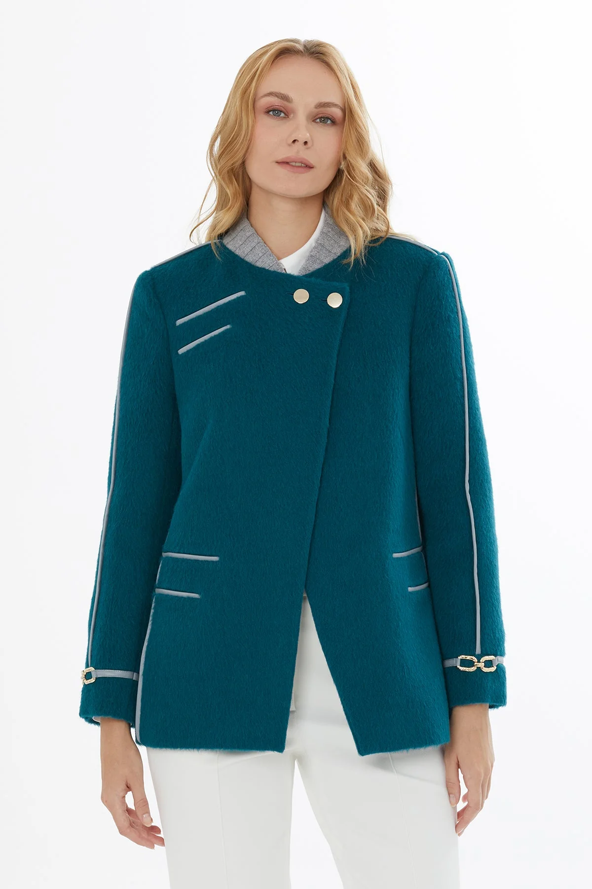 Green Pockets and Button Closure Jacket - Image 4