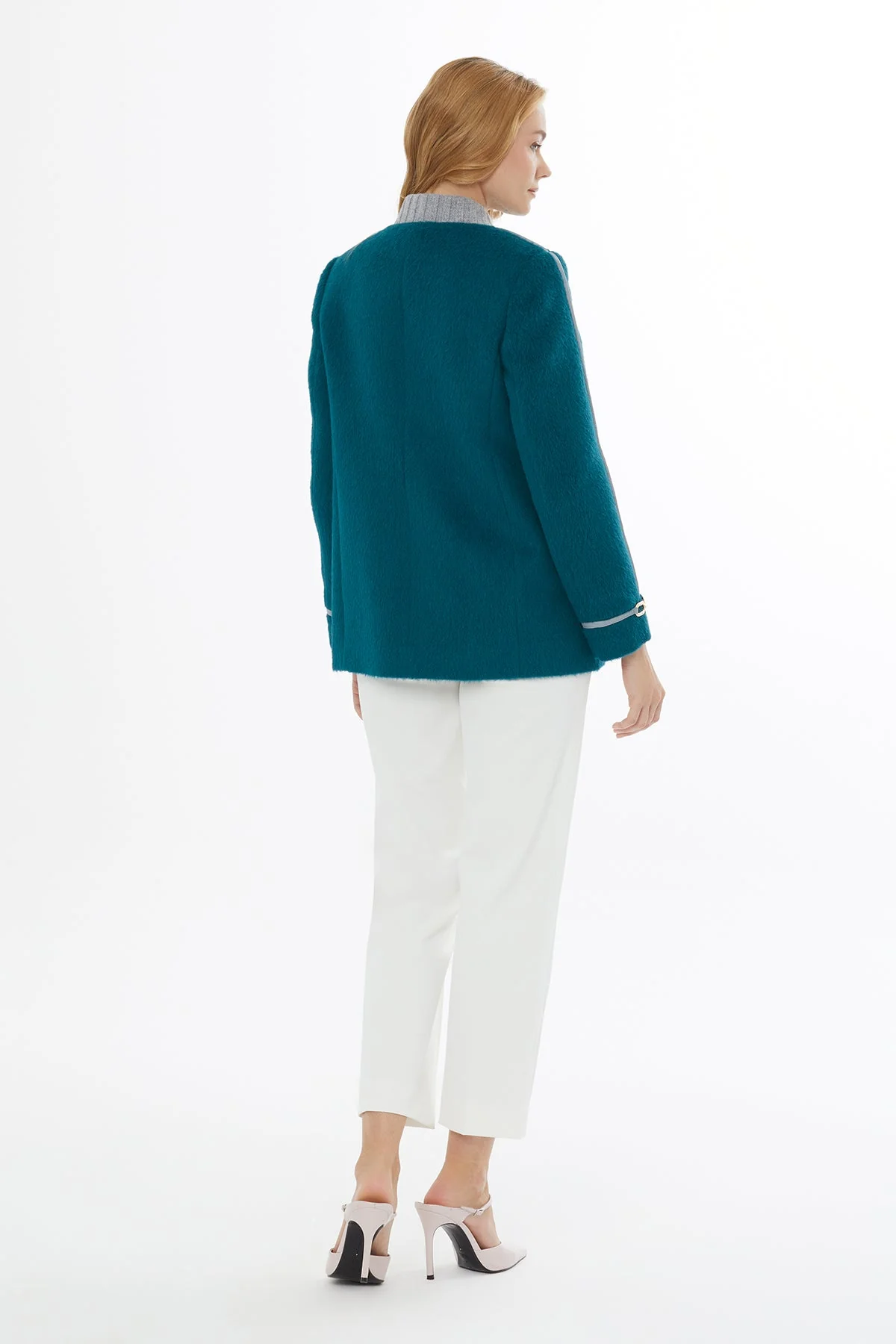 Green Pockets and Button Closure Jacket - Image 5