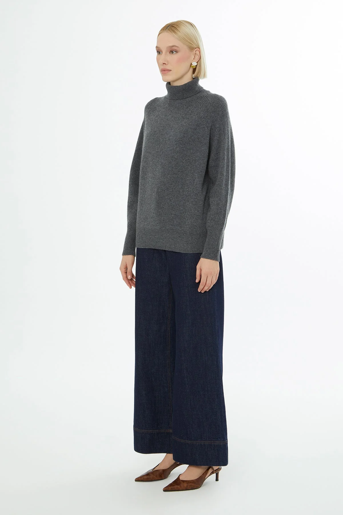 Grey Long-Sleeve Turtleneck Sweater - Image 4