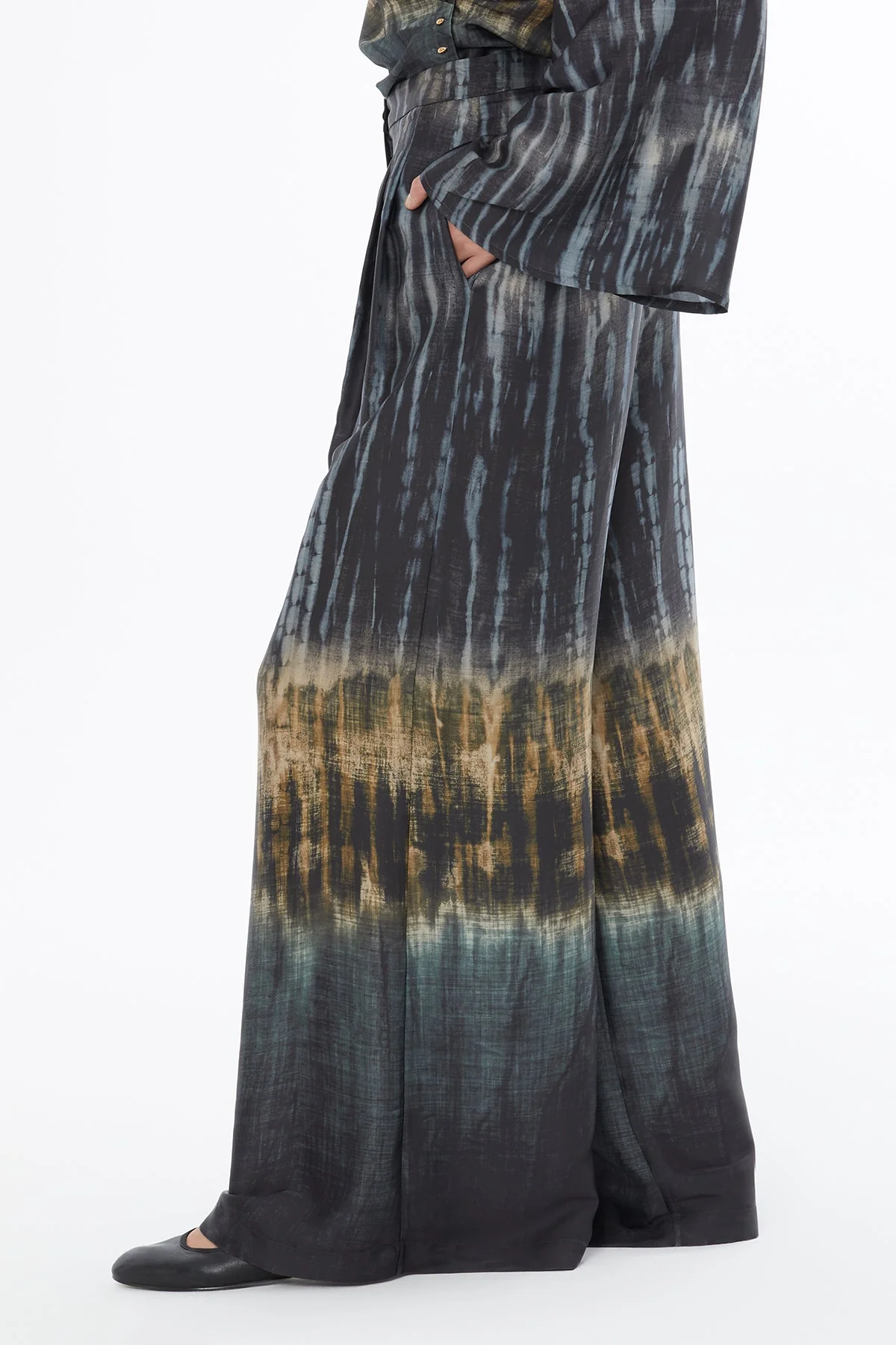 Printed Pleated-Detail Relaxed-Fit Trousers - Image 3