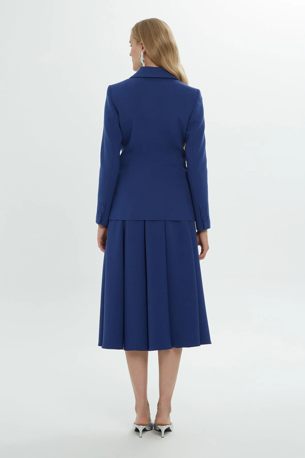 Classic Buttoned Blazer - Image 4