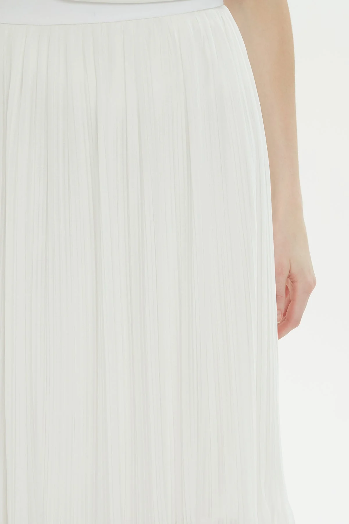White Tulle-Detail Midi Skirt - Image 2