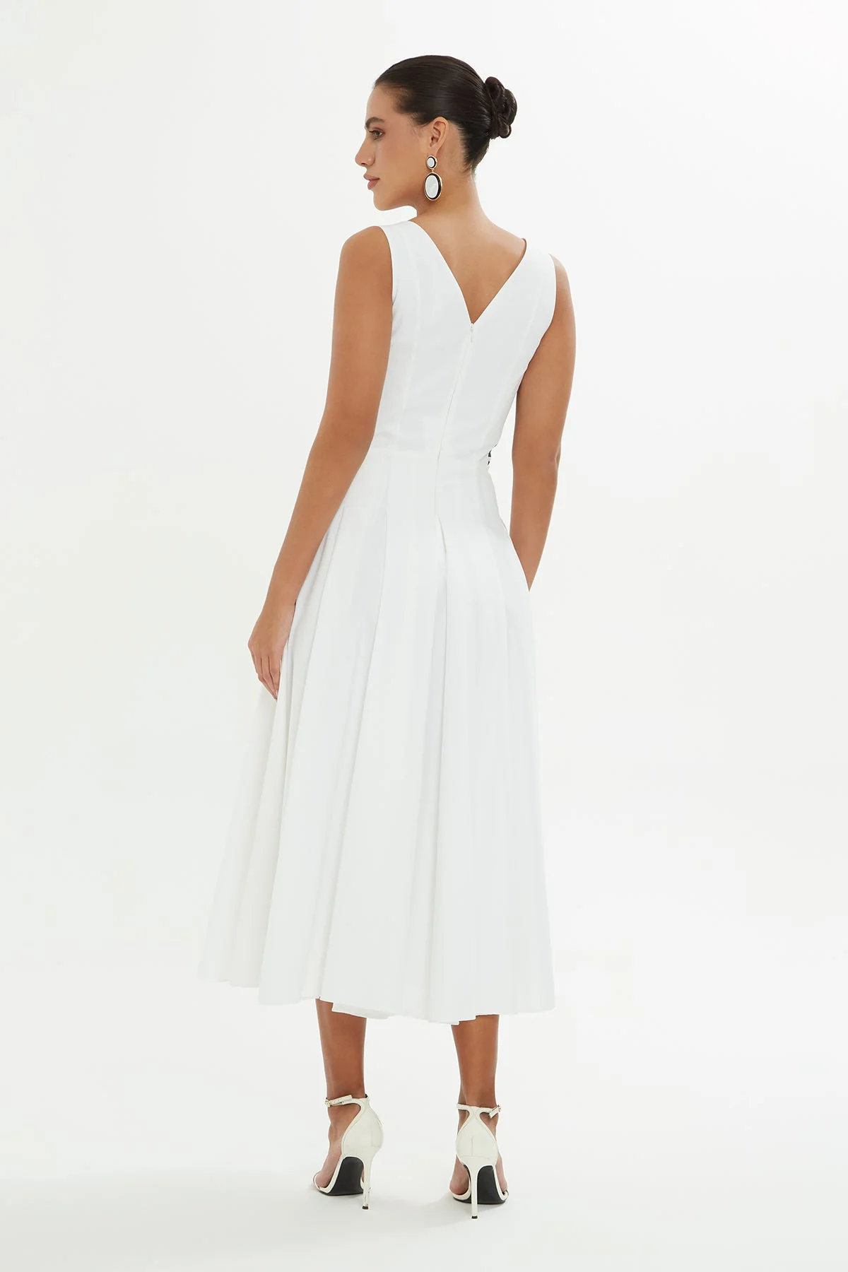 White V-Neck Sleeveless Midi Dress - Image 5