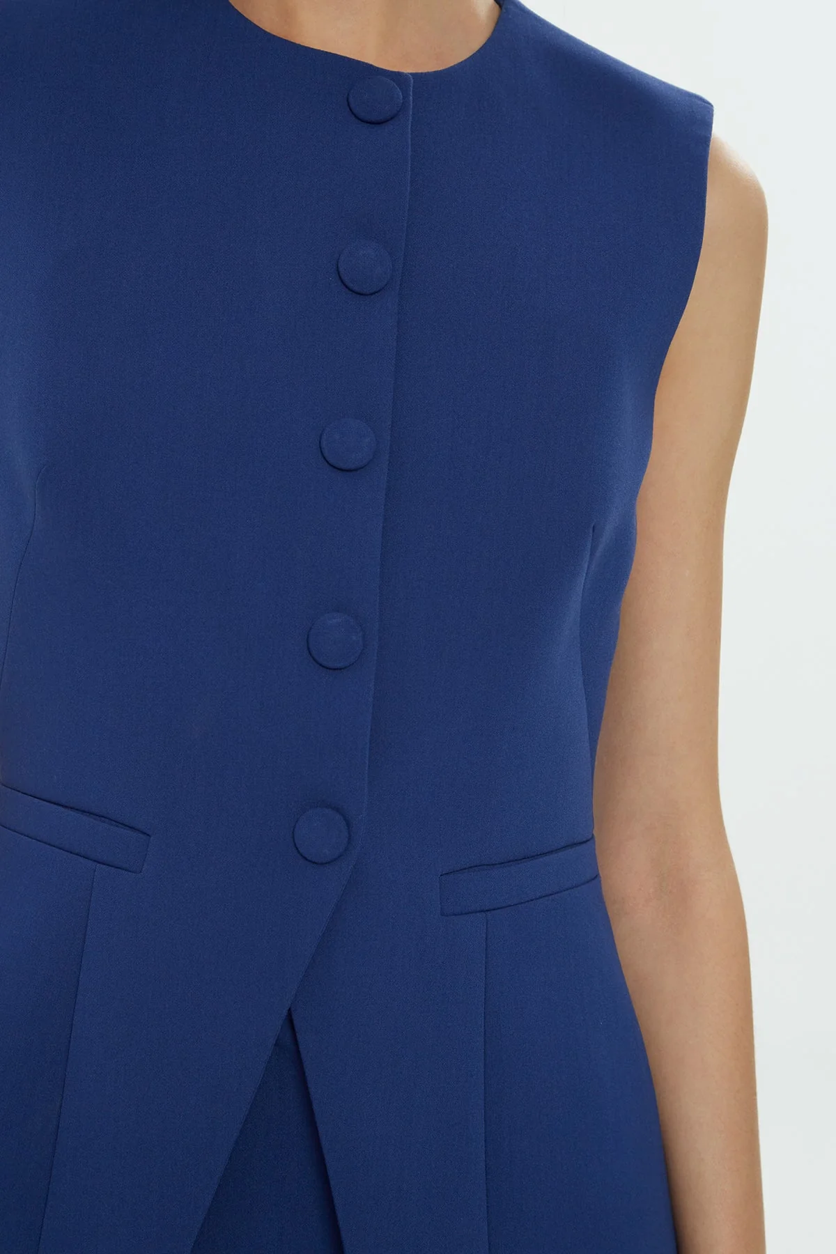 Single-Closure Lined Woven Vest - Image 2