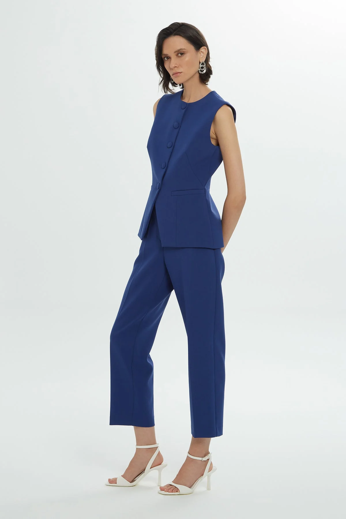 Single-Closure Lined Woven Vest - Image 3